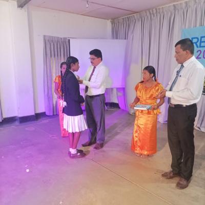 පාසල් ව්‍යවසායකත්ව කව පදක්කම් ප්‍රදානය